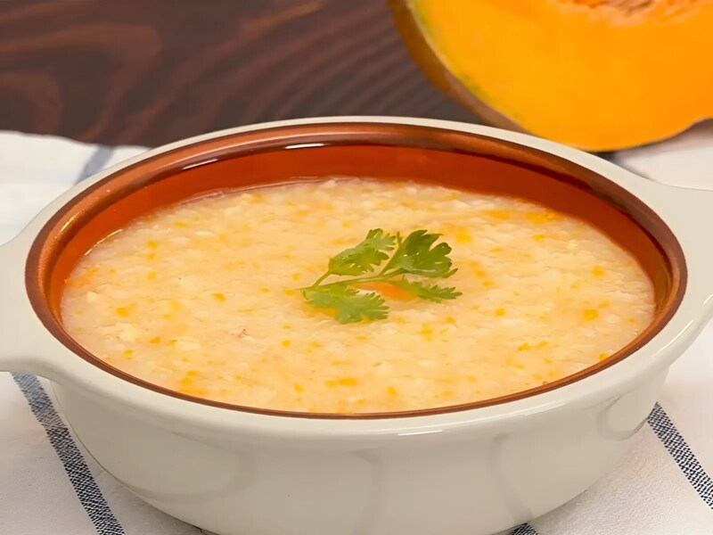 Cháo trứng gà với tôm vàng óng, thơm ngon