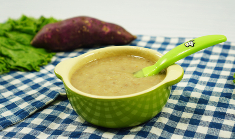 Cháo trứng gà khoai lang ngọt dịu, dễ tiêu hóa, giúp bé hấp thu dinh dưỡng tốt