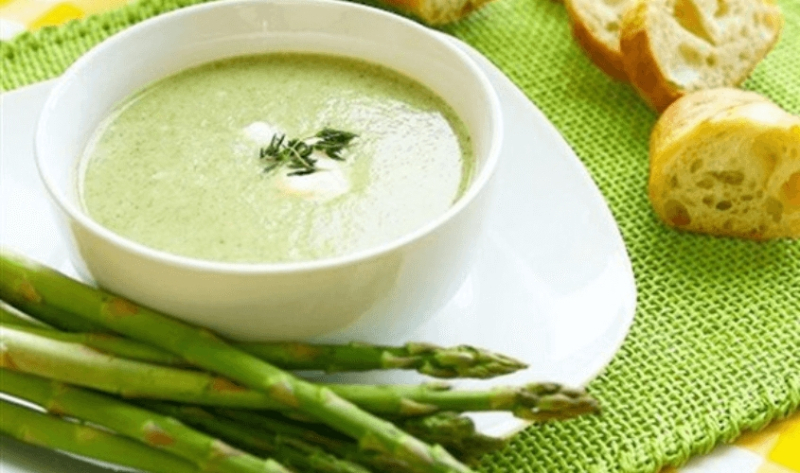 Cháo trứng gà măng tây xanh mướt, thanh mát, hỗ trợ tiêu hóa
