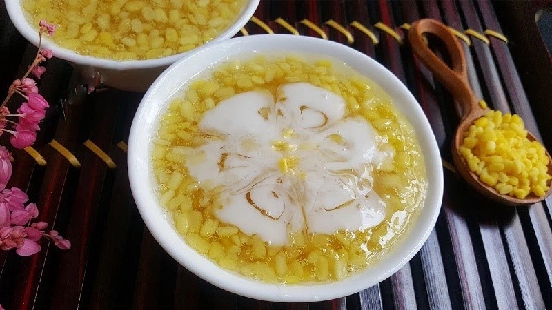 Tô chè đậu xanh nước cốt dừa