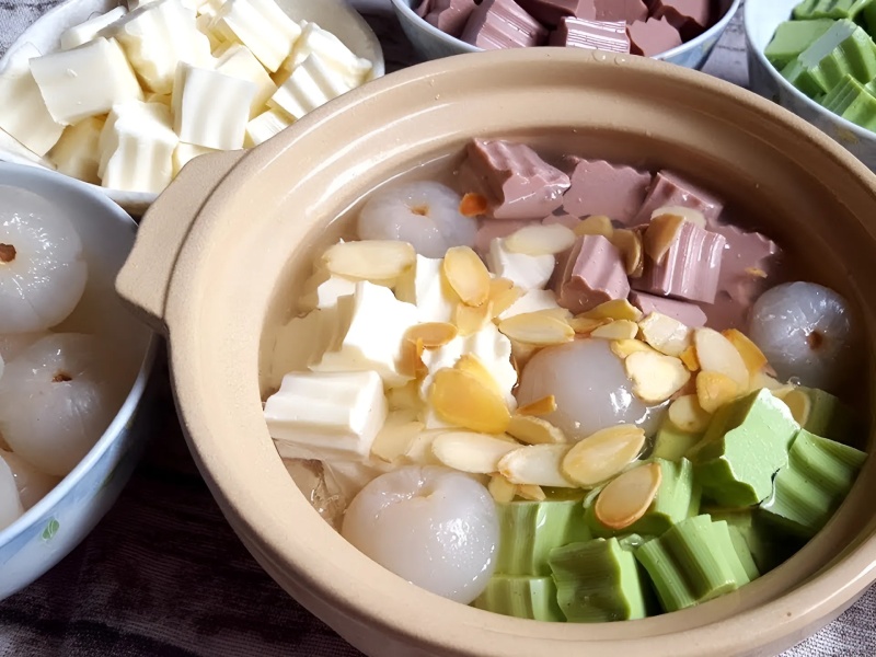 Chén chè khúc bạch nấu bằng gelatin mát lạnh