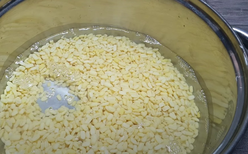 Ngâm đậu xanh trong nước