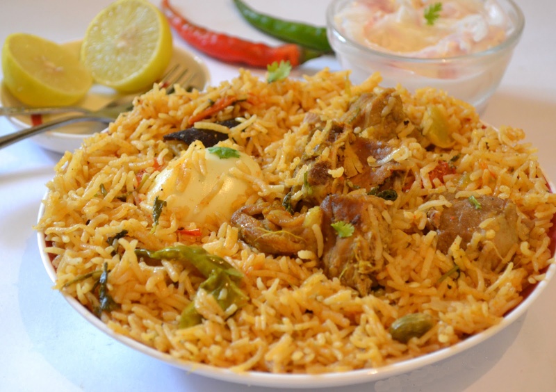 Cơm gà Biryani hoàn chỉnh, thơm lừng gia vị, đậm đà chuẩn vị Ấn