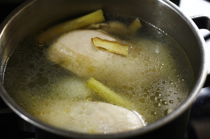 Công đoạn luộc gà