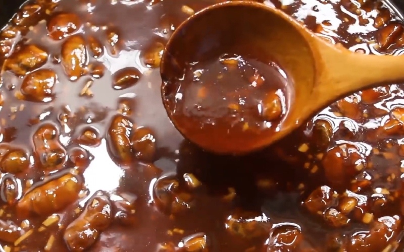 Nước sốt ăn cùng cơm niêu
