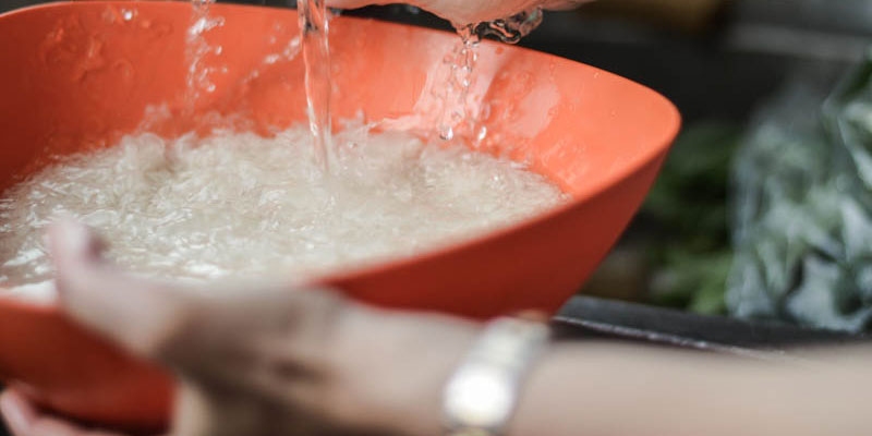 Gạo được ngâm trong nước