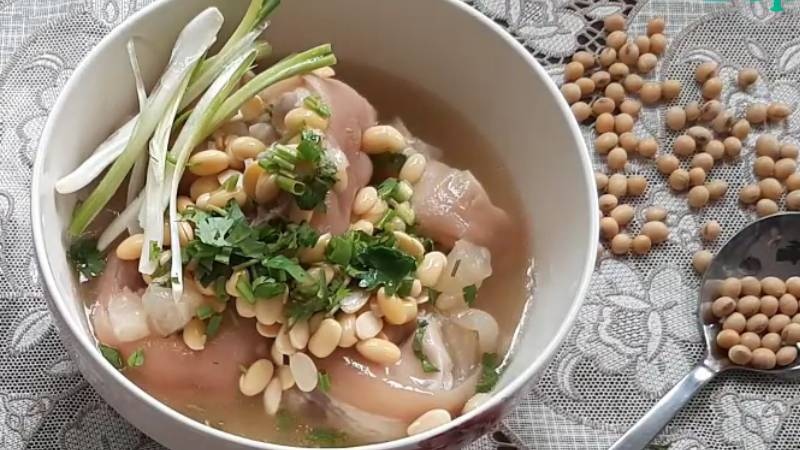 Món giò heo hầm đậu tương