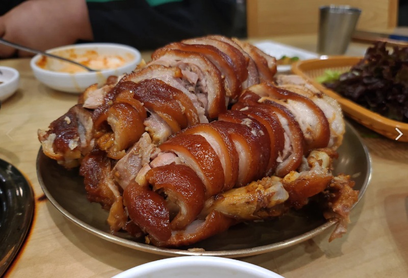 Món giò heo hầm cay hàn quốc