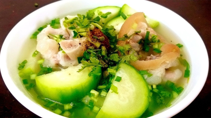 Món giò heo hầm bí đao