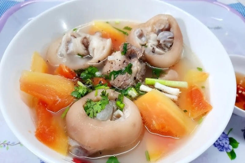 Món giò heo hầm đu đủ