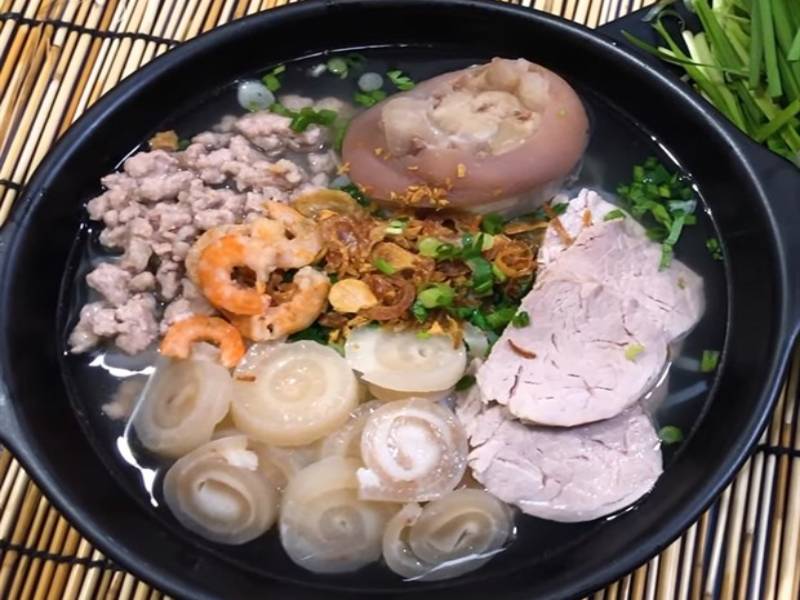 Hướng dẫn nấu hủ tiếu da heo cuộn thơm ngon