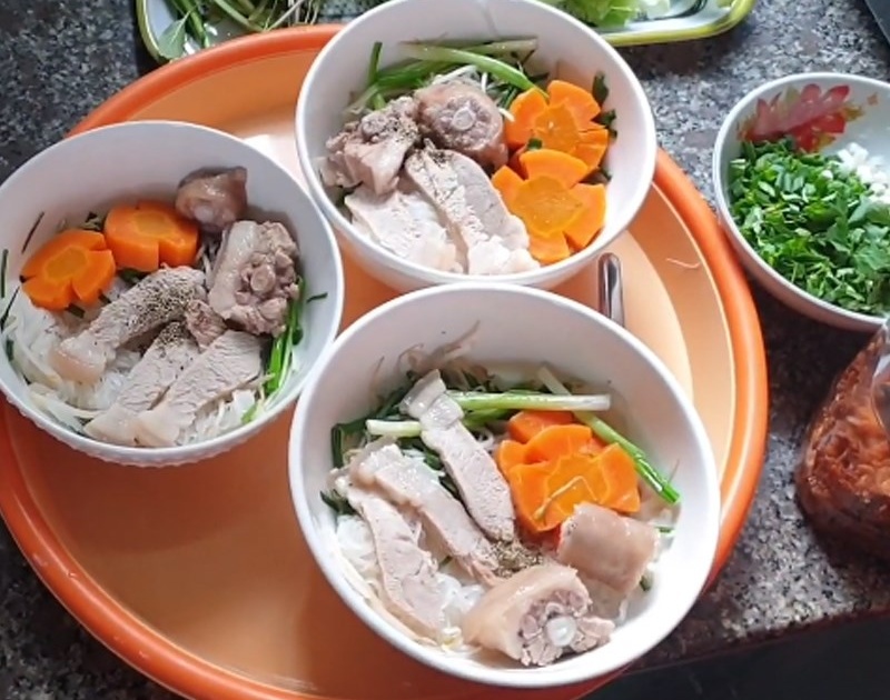 Món hủ tiếu đuôi heo hấp dẫn