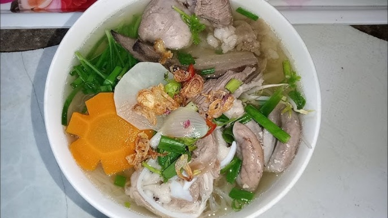Tô hủ tiếu đuôi heo thơm ngon hấp dẫn