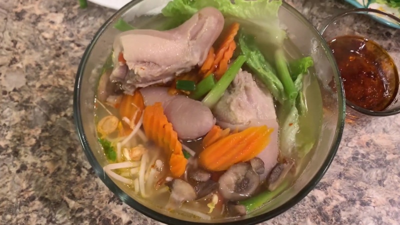 Thành phẩm món hủ tiếu đuôi heo