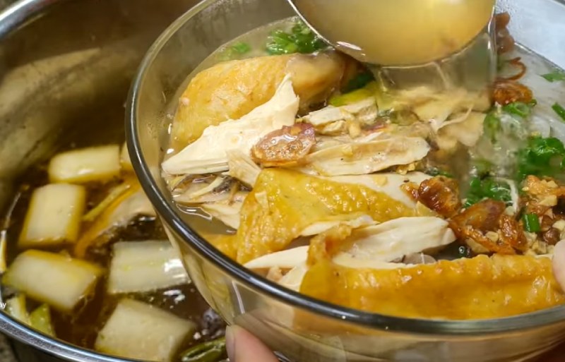 Thành phẩm món hủ tiếu thịt gà thơm ngon