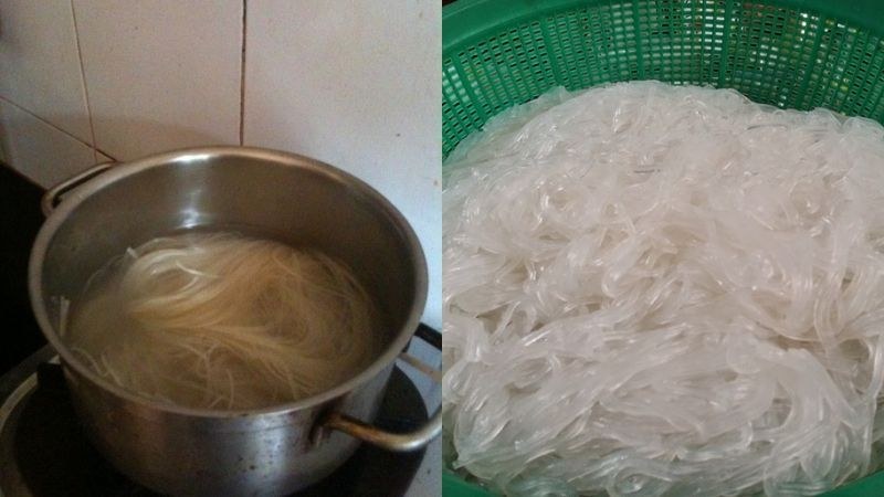 Tiến hành luộc hủ tiếu