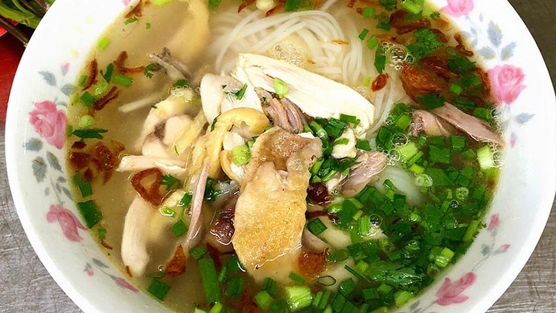 Khám phá cách nấu hủ tiểu gà thơm ngon