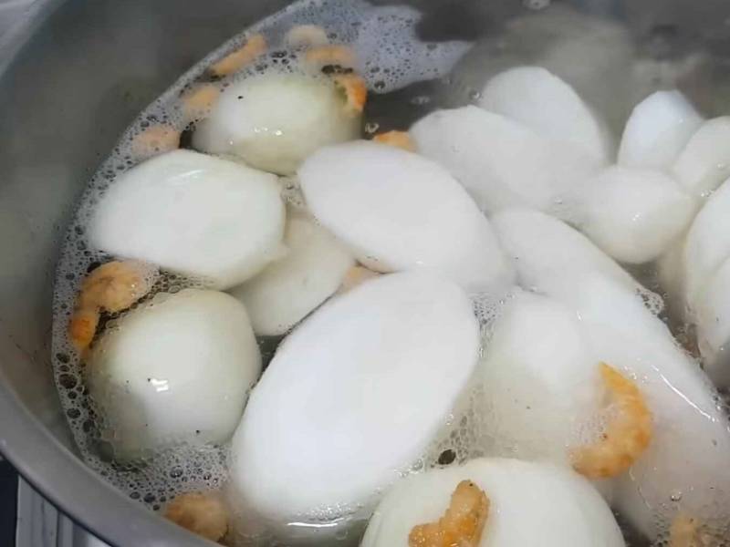 Tiến hành công đoạn nấu nước dùng