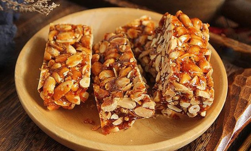 Miếng kẹo lạc giòn ngon