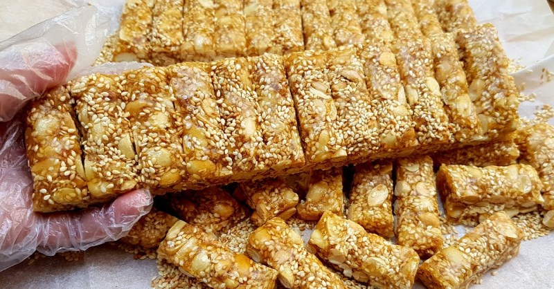 Những miếng kẹo lạc ngon
