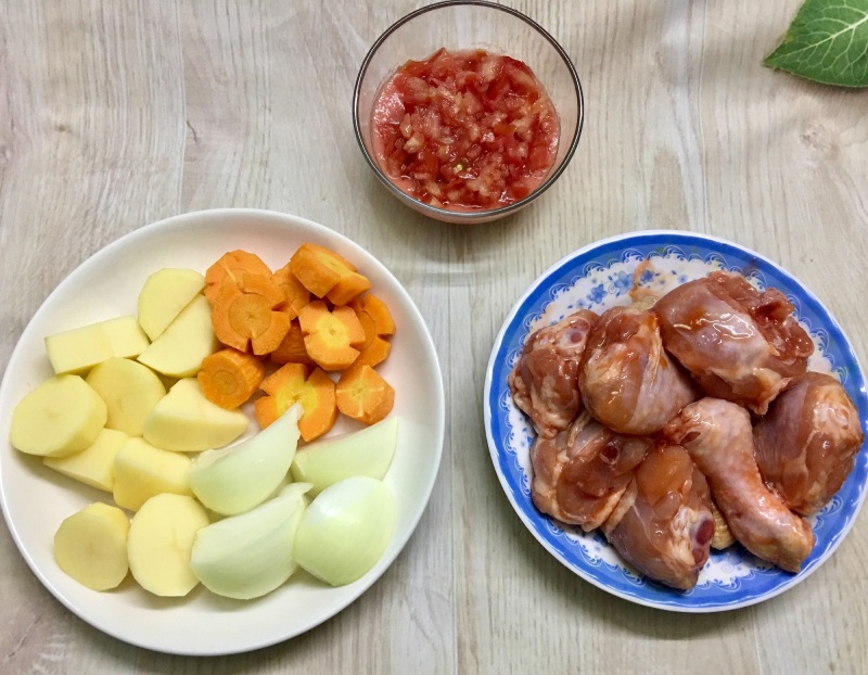 ướp thịt gà với gia vị