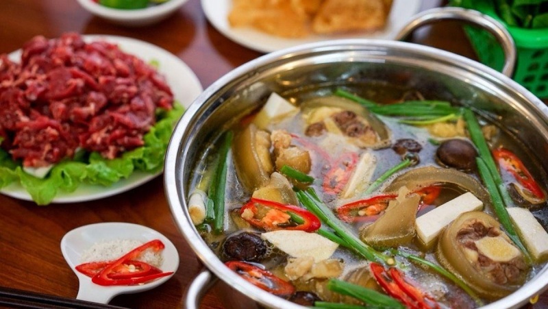 Khám phá cách nấu lẩu đuôi bò hầm thuốc bắc bằng nồi áp suất