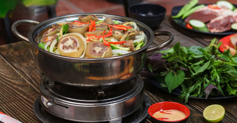 Nồi lẩu đuôi bò ấm cúng