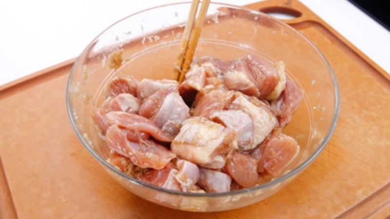 ướp gà với gia vị