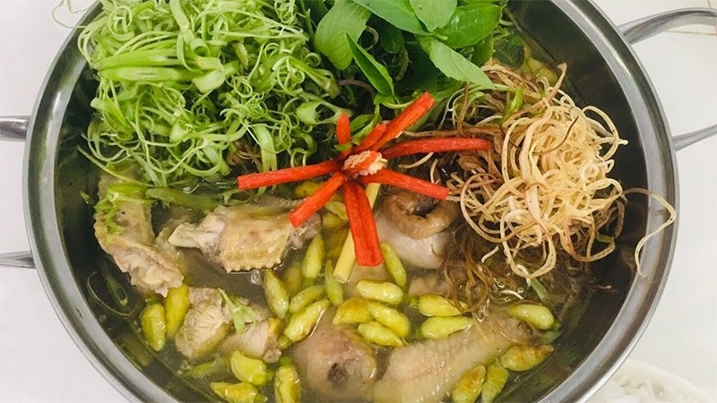 Công đoạn nấu lẩu gà chanh ớt