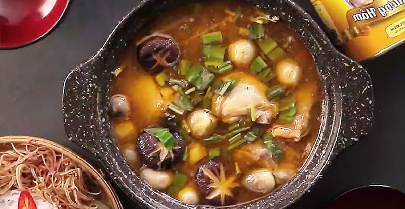 lẩu gà nấm sau khi hoàn thành