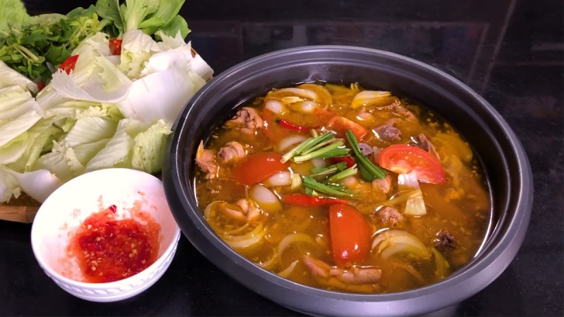 thành phẩm lẩu gà thái chua cay hấp dẫn
