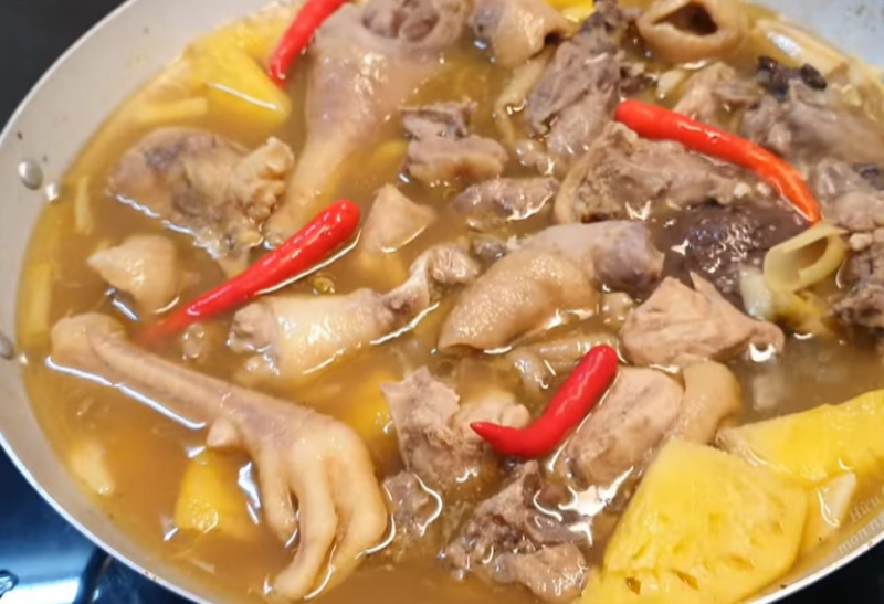 nấu lẩu gà mắm