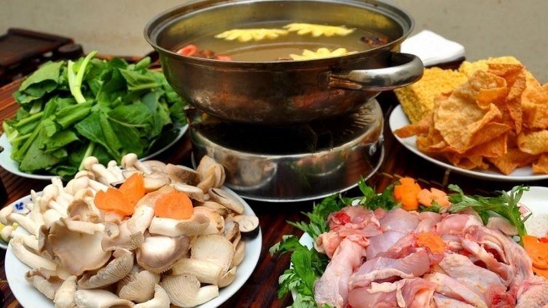 Nguyên liệu ăn kèm: nấm, rau, mì hoặc bún