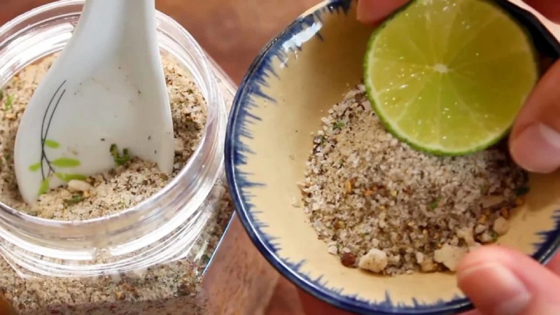 Pha muối tiêu chanh chấm thịt gà thơm ngon, đậm đà