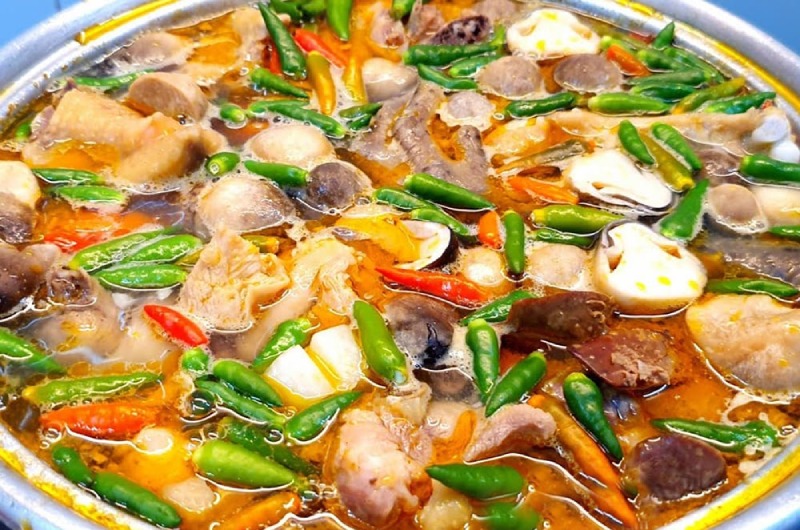 hoàn thành món lẩu gà ớt hiểm cực đậm đà