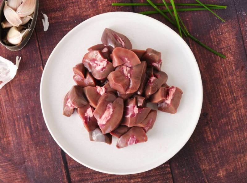  Chuẩn bị các nội tạng heo