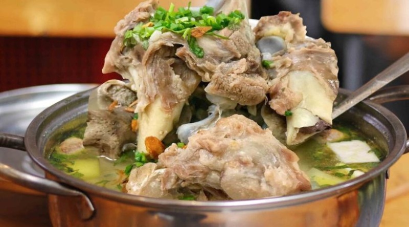 Thành phẩm món lẩu xương bò mềm ngon