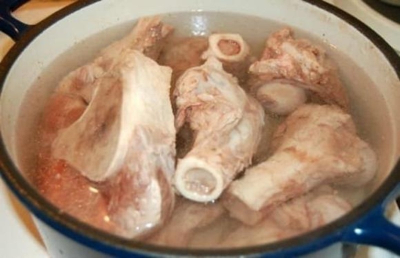 Công đoạn sơ chế xương bò