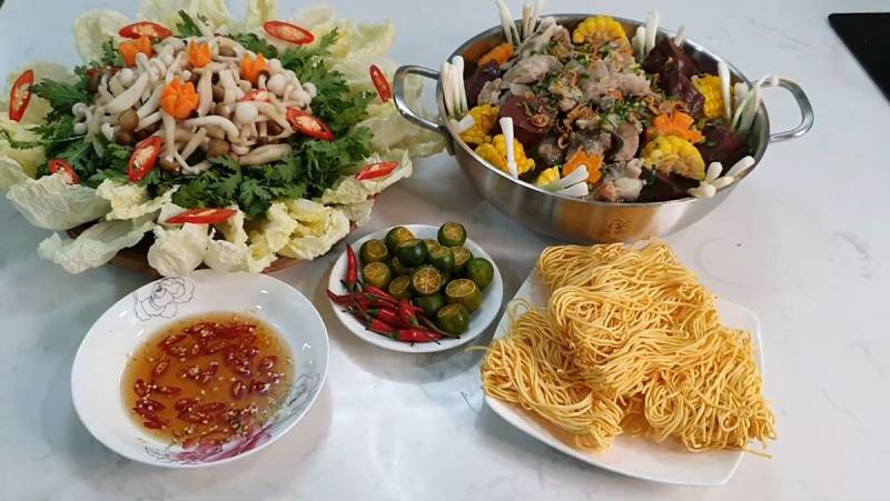 Thành phẩm Lẩu xí quách xương heo huyết heo