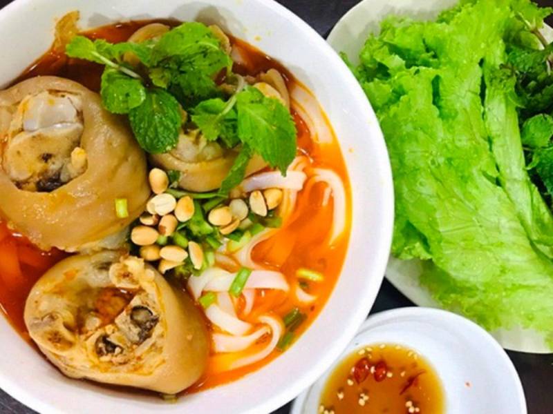 Khám phá cách nấu mì quảng giò heo thơm ngon