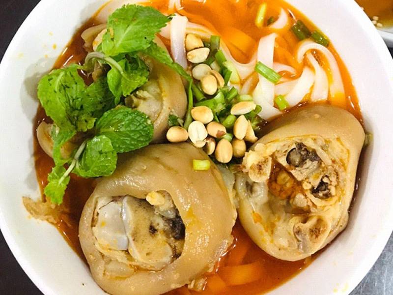 Thành phẩm món mì quảng giò heo thơm ngon
