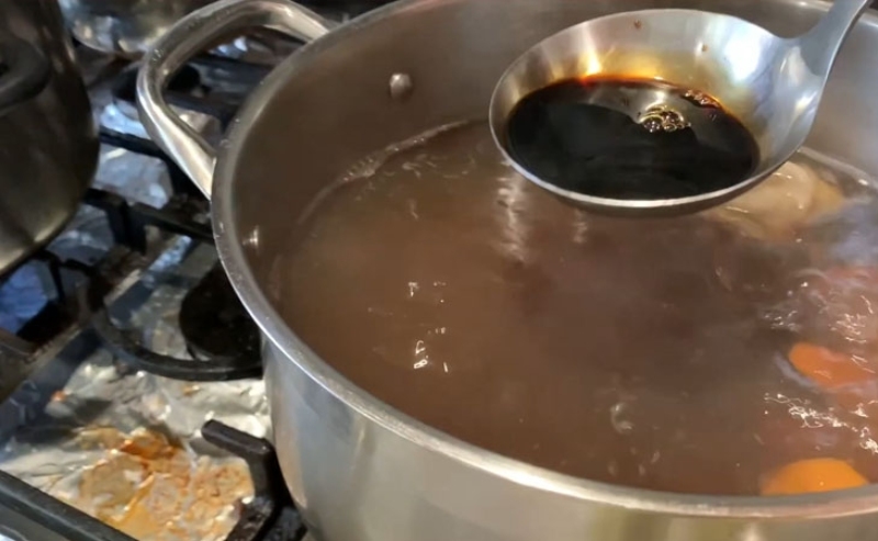 nấu và nêm nếm nước dùng