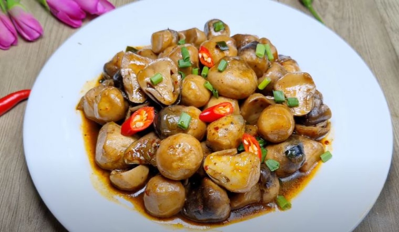 Nấm rơm kho chay thêm ớt tươi