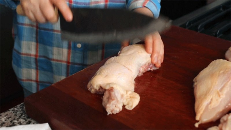 Sơ chế gà khử mùi hôi 