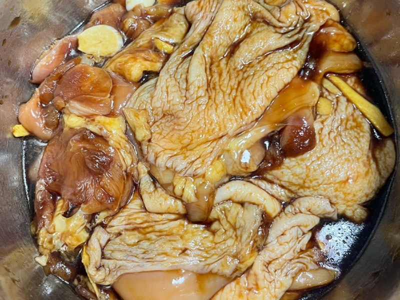 TIến hành ướp thịt gà