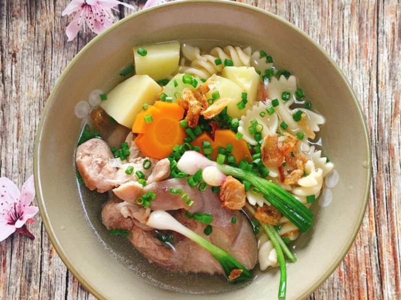 Tô nui xương heo đậm đà