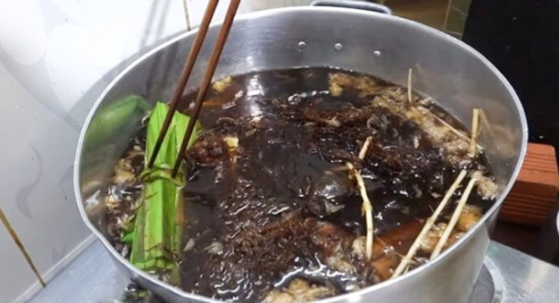 Đun nước mát rong biển với lá dứa