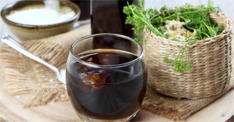 Nước rong biển nấu hoa cúc giải nhiệt