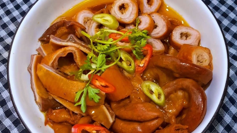 Bao tử heo nhồi thịt rim nước dừa đậm đà