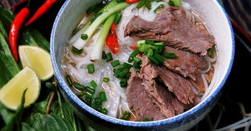Tô bún bò cực hấp dẫn được nấu bằng nồi áp suất
